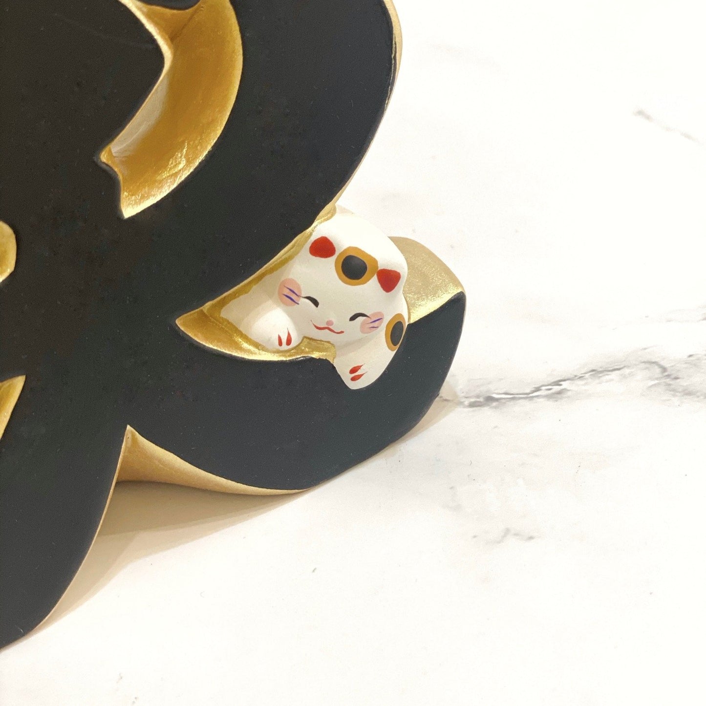 Smile Maneki Neko Lucky Cat Ornament - Kichiyoshi Series (Black & Gold)