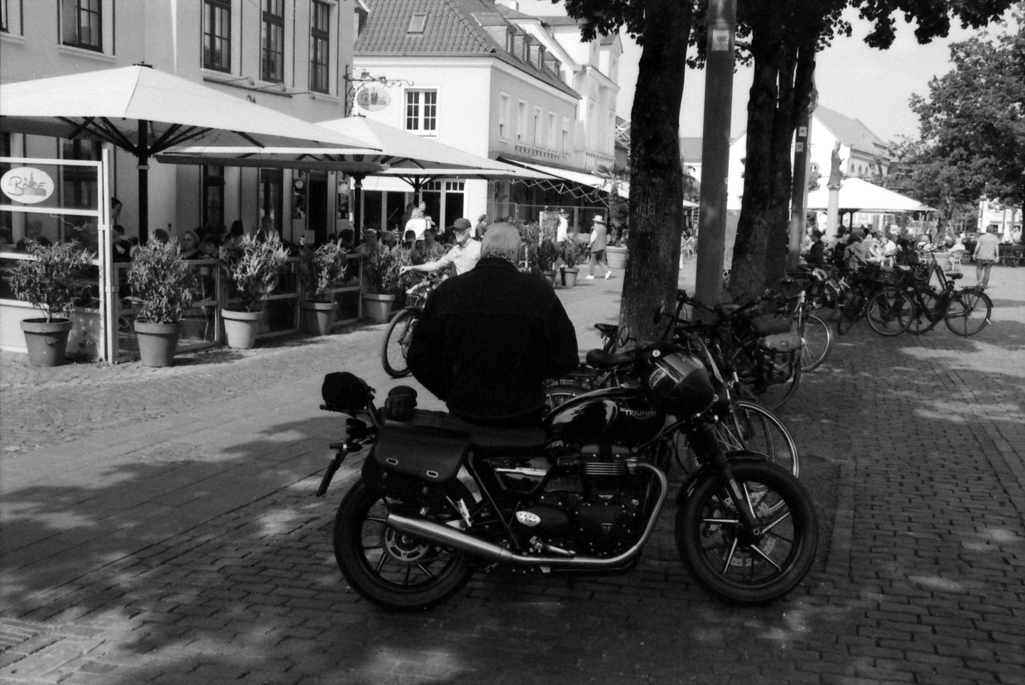 KONO Black and white 400 Film (35mm Roll Film, 36 Exposures, 2-Pack)