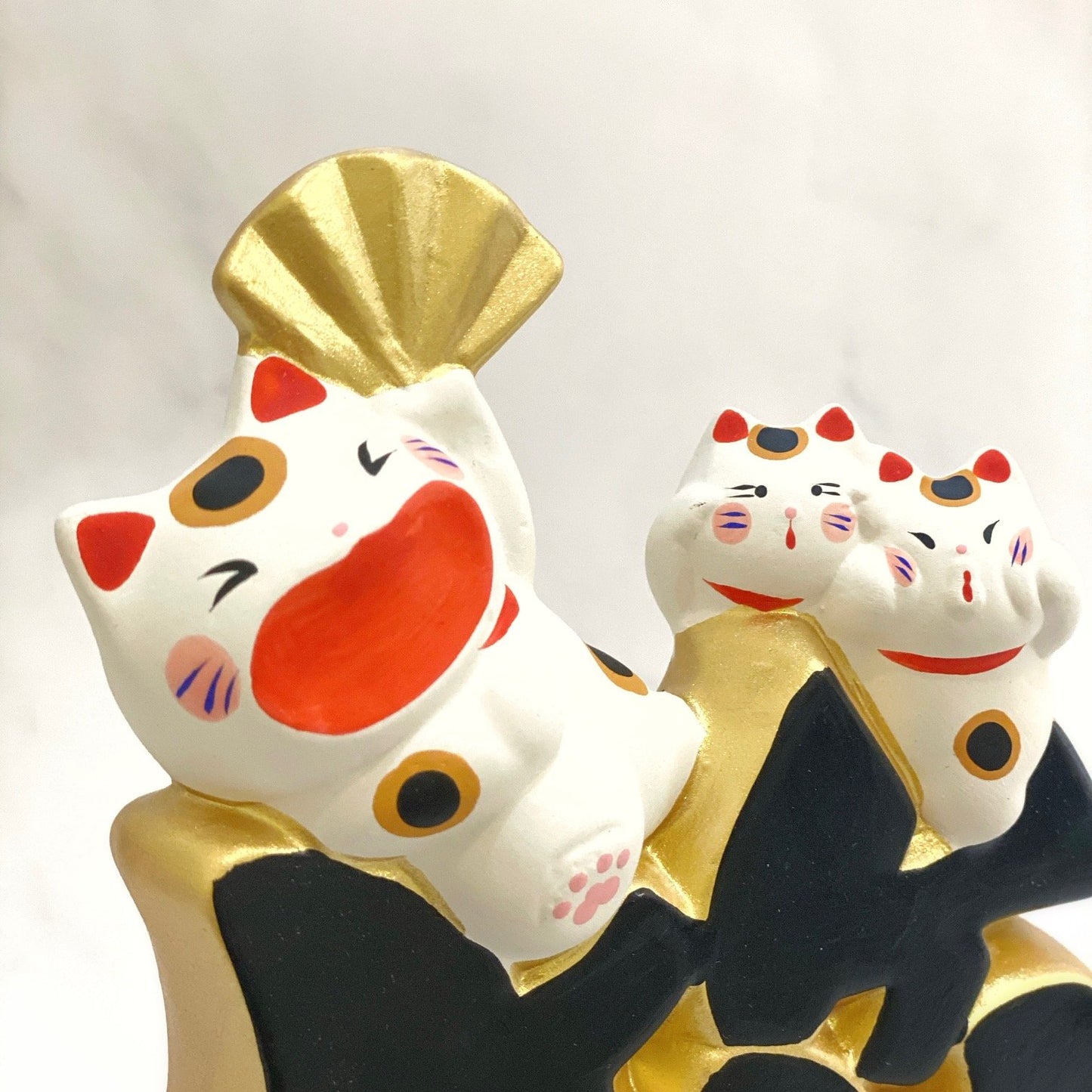 Smile Maneki Neko Lucky Cat Ornament - Kichiyoshi Series (Black & Gold)