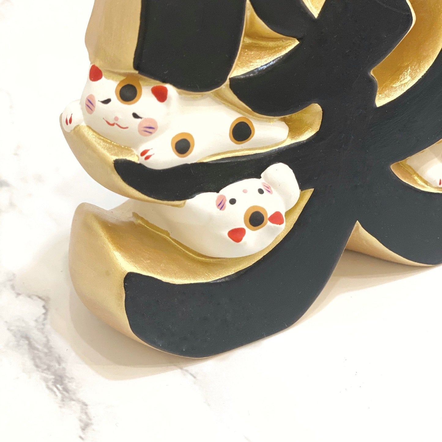 Smile Maneki Neko Lucky Cat Ornament - Kichiyoshi Series (Black & Gold)